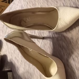 Size 7 white and silver heels